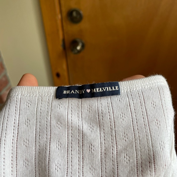 Brandy Melville Crop shirt - Picture 3 of 3